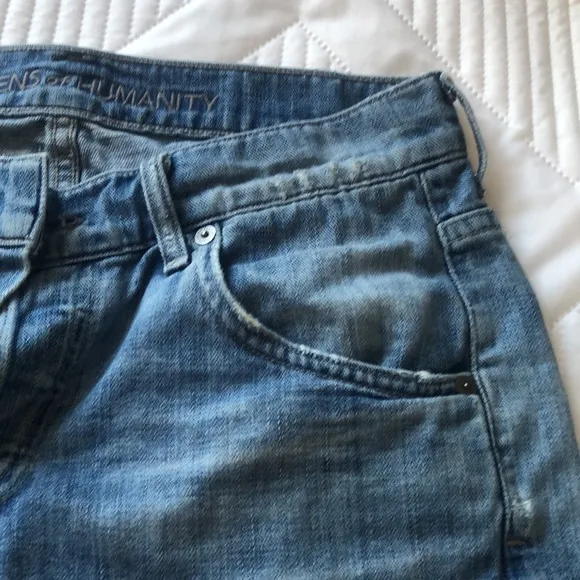 - Citizens of Humanity Shorts Size 25. 100% Cotton. Manufacture Distressin…