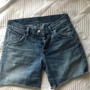 - Citizens of Humanity Shorts Size 25. 100% Cotton. Manufacture Distressin…