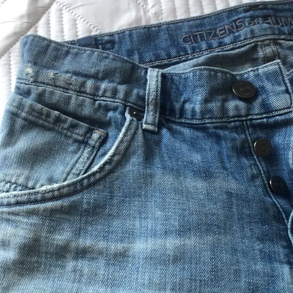 - Citizens of Humanity Shorts Size 25. 100% Cotton. Manufacture Distressin…