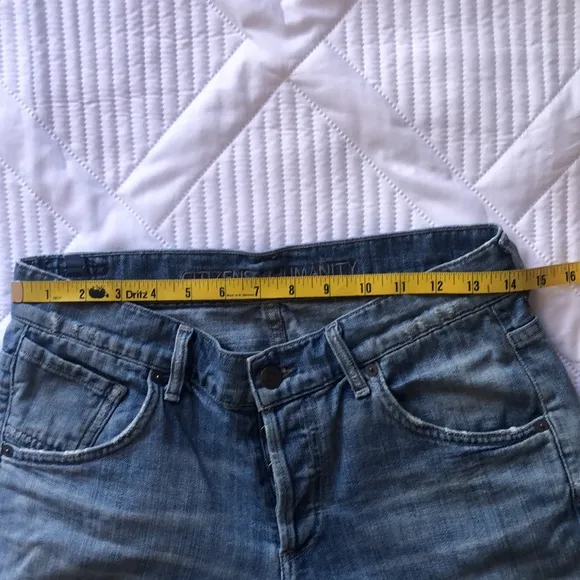 - Citizens of Humanity Shorts Size 25. 100% Cotton. Manufacture Distressin…