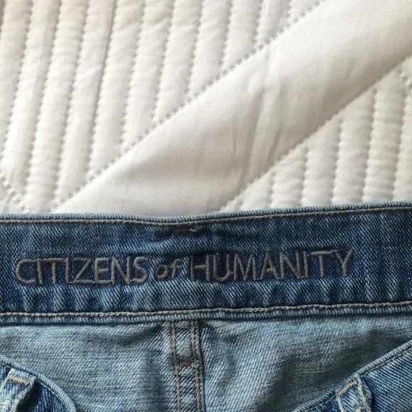 - Citizens of Humanity Shorts Size 25. 100% Cotton. Manufacture Distressin…