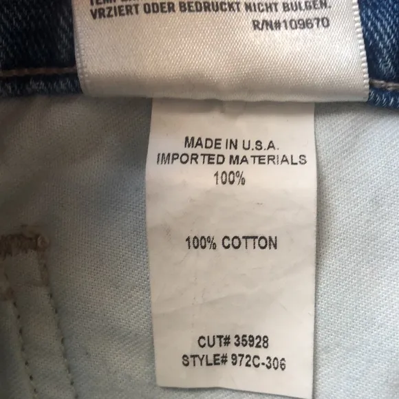- Citizens of Humanity Shorts Size 25. 100% Cotton. Manufacture Distressin…