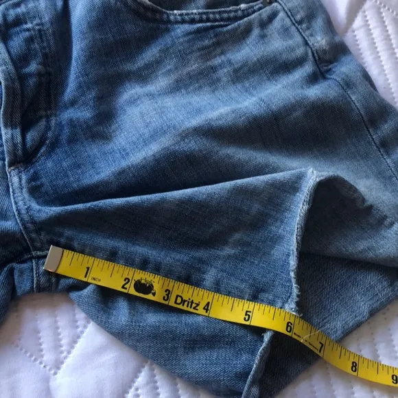- Citizens of Humanity Shorts Size 25. 100% Cotton. Manufacture Distressin…