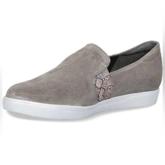 🐘 Munro Suede Slip-On Sneakers