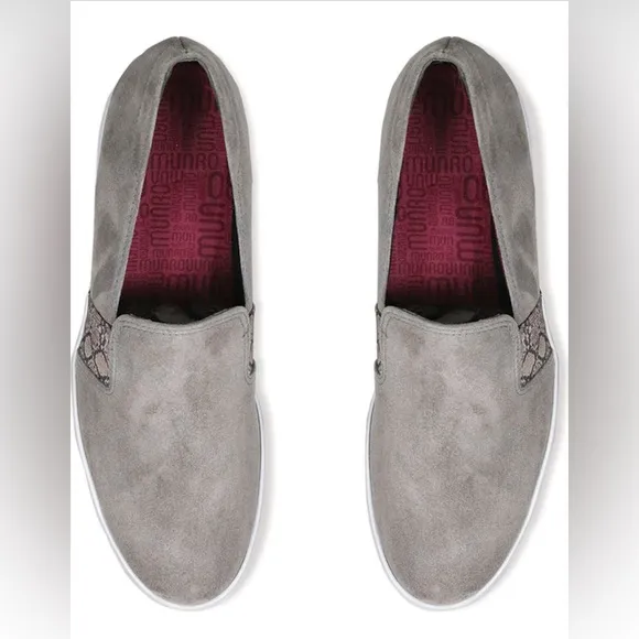 🐘 Munro Suede Slip-On Sneakers
