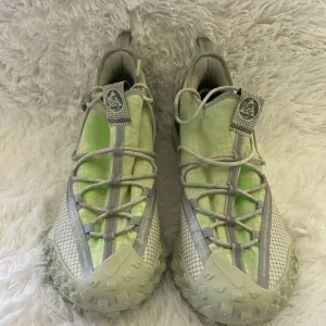 -Nike ACG Mountain Fly Low,Men’s Light Green/Grey,Short top Sneakers. Siz…
