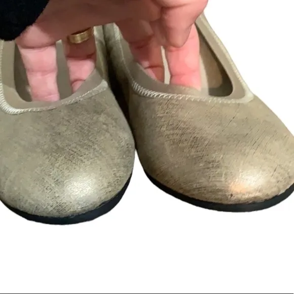 - NWOT Munro Ashlie Gold Shimmer Suede Leather Ballet Slippers Shoes 9.5N