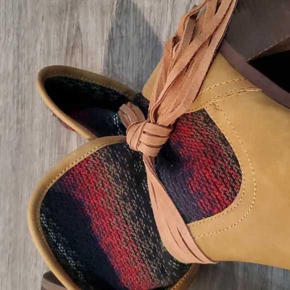 🔆🔅 NWOT TASSEL FLANNEL BOOTS
