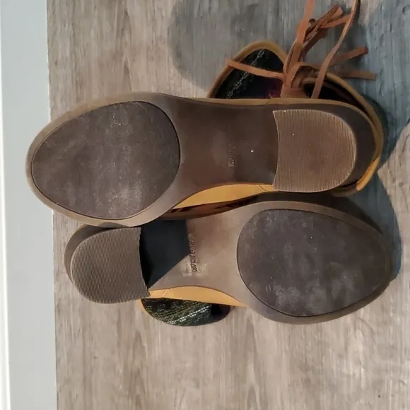 🔆🔅 NWOT TASSEL FLANNEL BOOTS