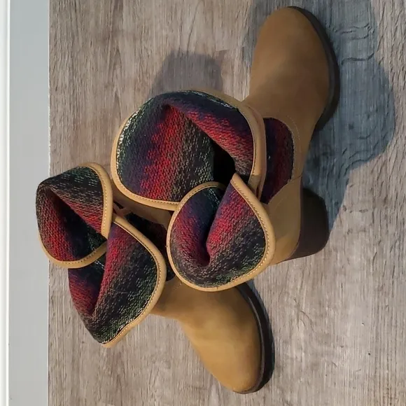 🔆🔅 NWOT TASSEL FLANNEL BOOTS