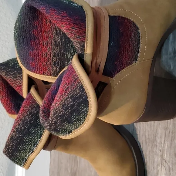 🔆🔅 NWOT TASSEL FLANNEL BOOTS