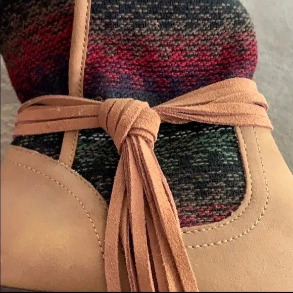 🔆🔅 NWOT TASSEL FLANNEL BOOTS