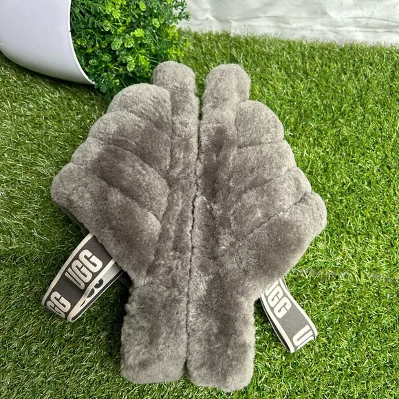 - UGG🔴Fluff yeah grey slippers 9