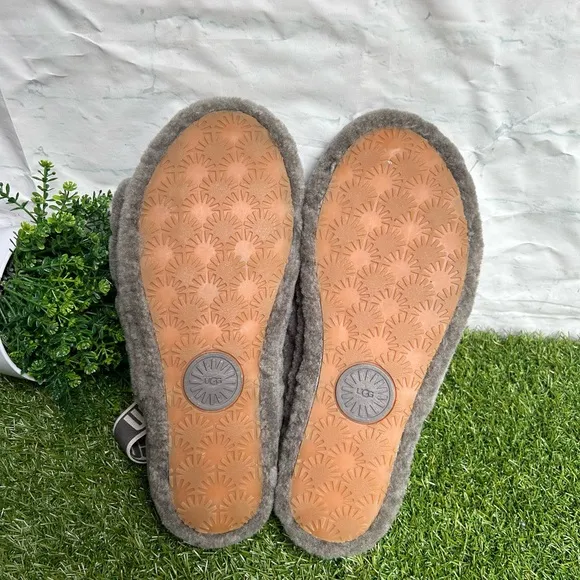 - UGG🔴Fluff yeah grey slippers 9