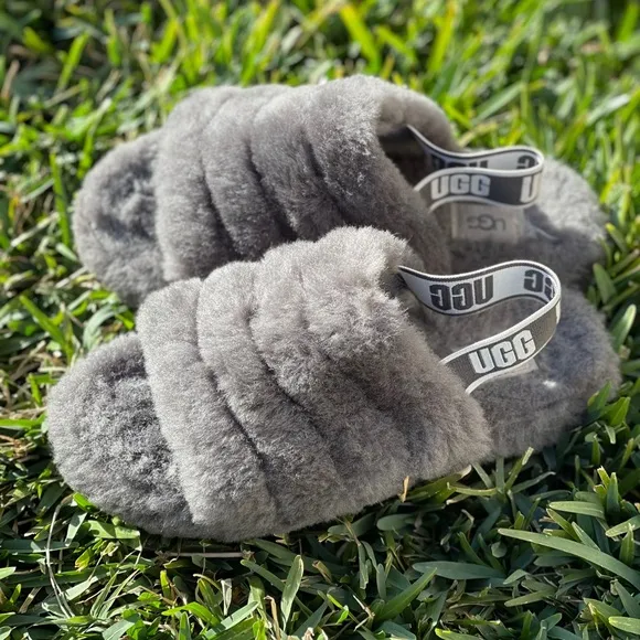 - UGG🔴Fluff yeah grey slippers 9
