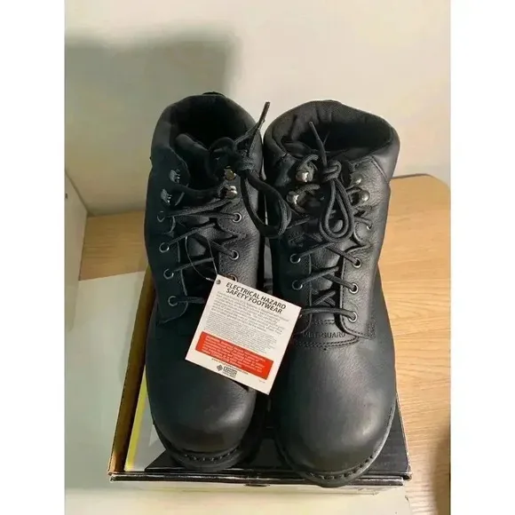 1282. Leheigh Safety Shoes- US 9 Men's