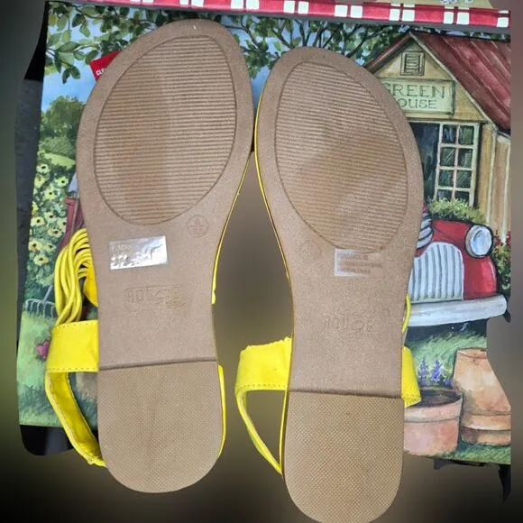 2/$20 Rouge Helium Yellow Strappy Flat Thong Sandals Size 8