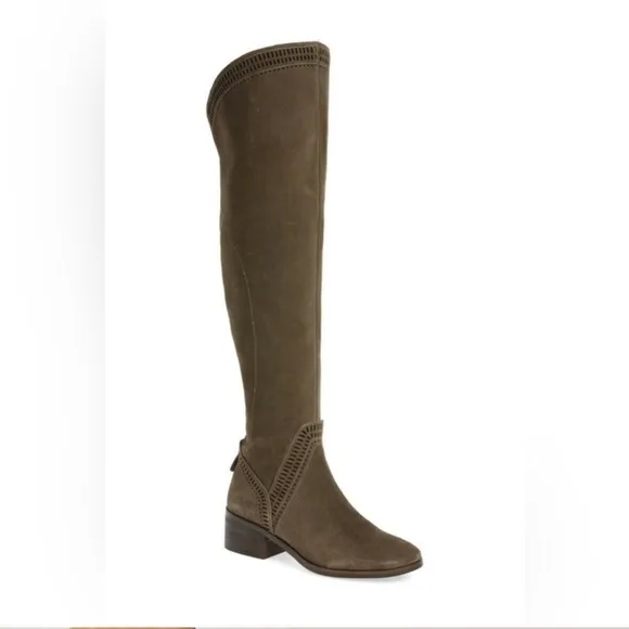 $240 RETAIL Vince Camuto Dark Brown Heeled Boots