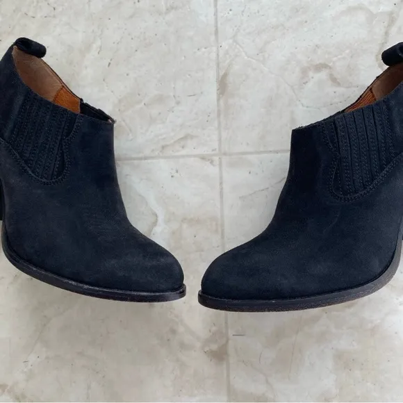 $278 Frye Ilana Shootie Western Black Suede Stack Heels Ankle Boots size 7.5