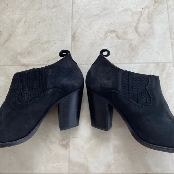 $278 Frye Ilana Shootie Western Black Suede Stack Heels Ankle Boots size 7.5