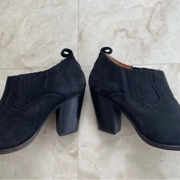 $278 Frye Ilana Shootie Western Black Suede Stack Heels Ankle Boots size 7.5