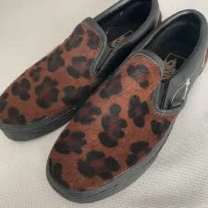 #43❤️ BNWT VANS CLASSIC CALF HAIR SLIP ON SNEAKERS