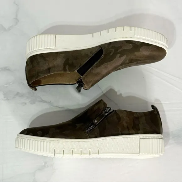 539. Soul Naturalizer Camouflage Slip-On Sneakers with White Soles Womens 9.5 M