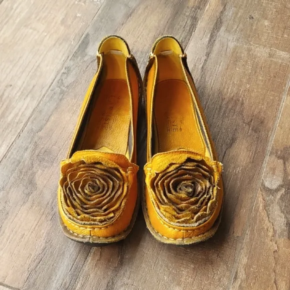 7/7.5 Spring Step L' Artiste Dezi Mustard Yellow Floral Detail Leather Flats