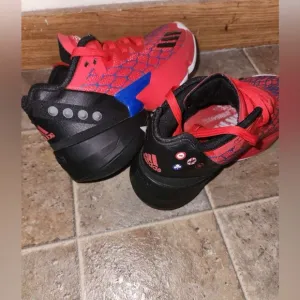 Adidas Boy Sneakers EUC