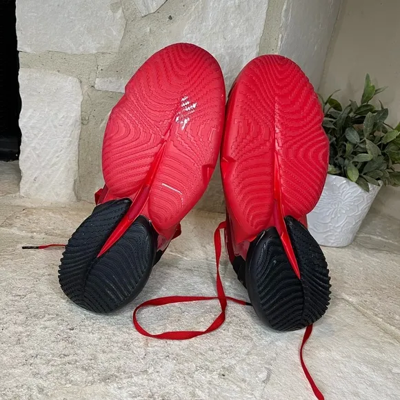 Adidas D.O.N. Issue 4 Red/Black sneakers sz 7