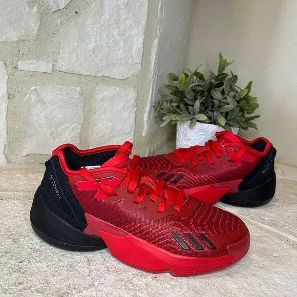 Adidas D.O.N. Issue 4 Red/Black sneakers sz 7