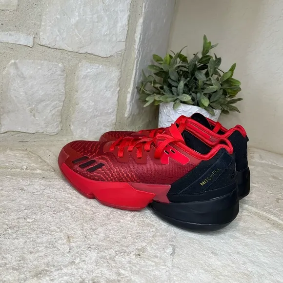 Adidas D.O.N. Issue 4 Red/Black sneakers sz 7