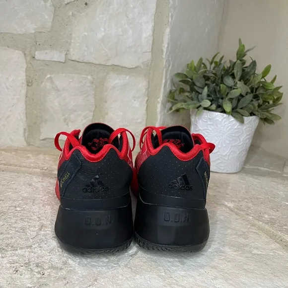 Adidas D.O.N. Issue 4 Red/Black sneakers sz 7