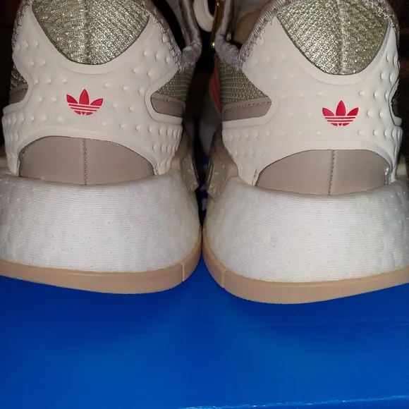 Adidas NMD Sneakers in Gray and Red, sz 5, NEW $75 GLENN HEIGHTS TX PPU OR SHIP