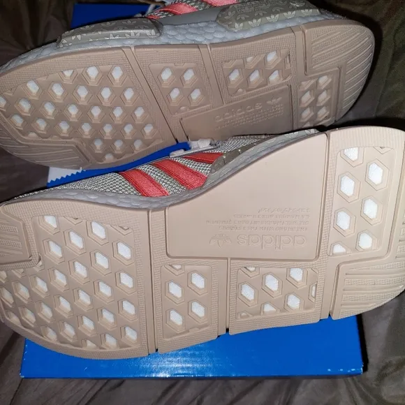 Adidas NMD Sneakers in Gray and Red, sz 5, NEW $75 GLENN HEIGHTS TX PPU OR SHIP