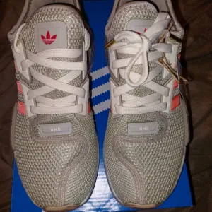 Adidas NMD Sneakers in Gray and Red, sz 5, NEW $75 GLENN HEIGHTS TX PPU OR SHIP