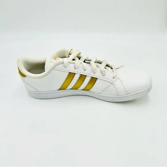 Adidas shoes Baseline K sneakers white and gold men size 7 women size 8.5