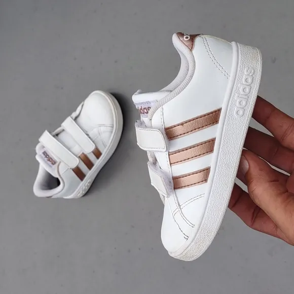 Adidas Unisex Kids Baseline Sneakers White Gold DB2755 Hook &amp; Loop Shoes (8K)