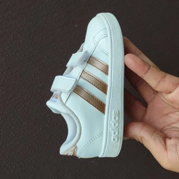 Adidas Unisex Kids Baseline Sneakers White Gold DB2755 Hook &amp; Loop Shoes (8K)