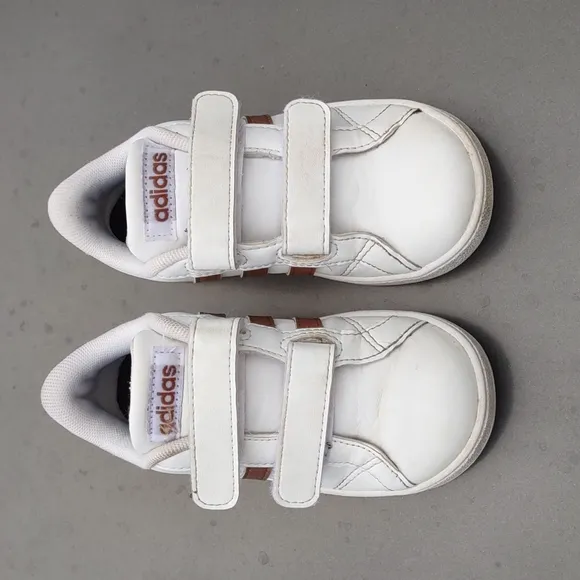 Adidas Unisex Kids Baseline Sneakers White Gold DB2755 Hook &amp; Loop Shoes (8K)
