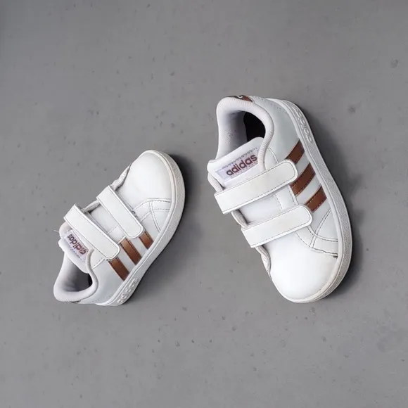 Adidas Unisex Kids Baseline Sneakers White Gold DB2755 Hook &amp; Loop Shoes (8K)