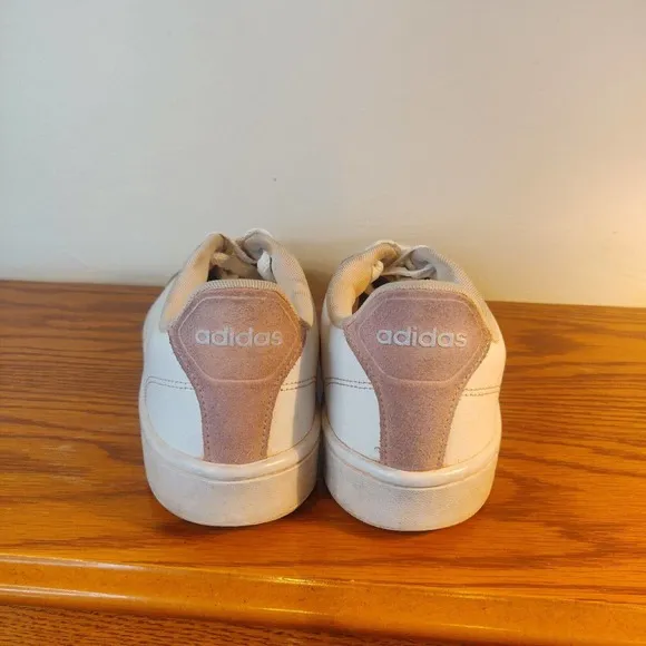 Adidas Women's Shoes Sneakers White Lace Up Size 9.5 Cloud Foam.