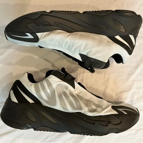 Adidas Yeezy Boost 700 MNVN Blue Tint 2021 Men's Shoes Sneakers Sz 11.5