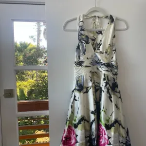 Adrianna Papell Occasions Silk Floral‎ Halter V-Neck Dress, NWT, Size 14