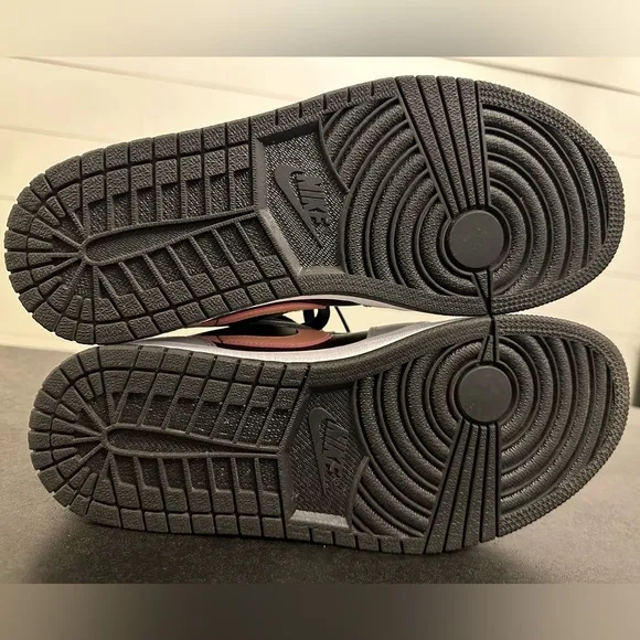 Air Jordan 1 Low - Black/Grey Fog/White/ Bleached Coral (9M/10.5W)