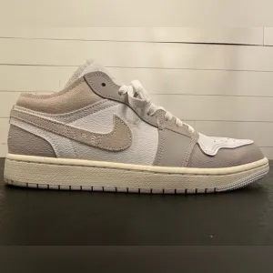 Air Jordan 1 Low SE Craft - Tech Grey/White/Sail/ Light Orewood Brown (9M/10.5W)