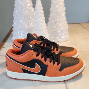 Air Jordan 1 Low SE Women's Size 11.5