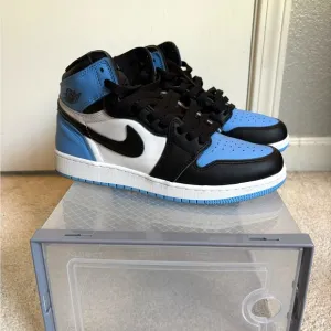 Air Jordan 1 Mid University Blue Sneakers