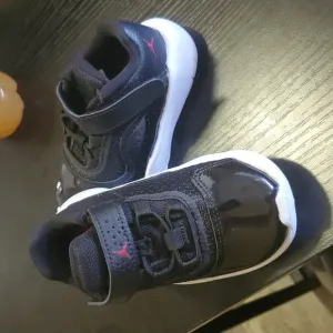 Air Jordan 11 CMFT Shoes