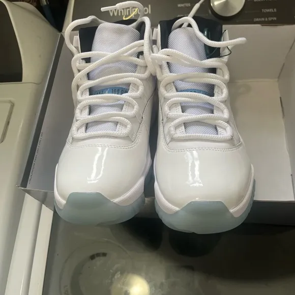 Air Jordan 11 Legend blue